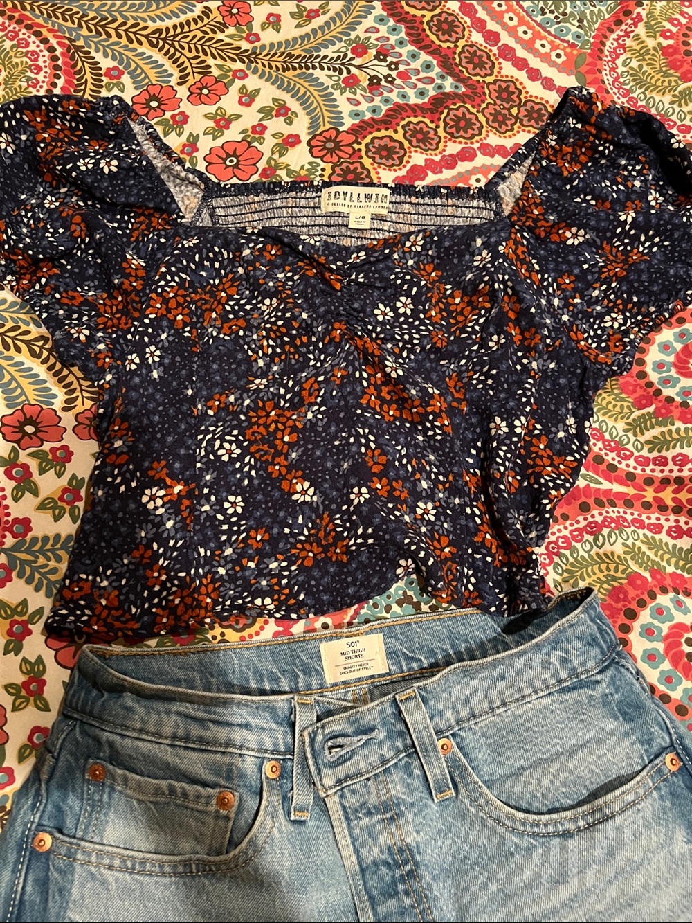 Miranda Lambert
Boot Barn exclusive !!
Navy Floral Square-Neck Puff Sleeve too